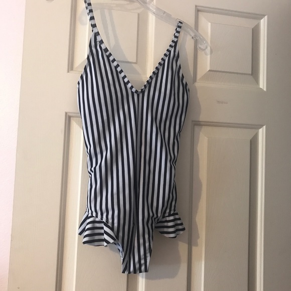 SHEIN Other - Striped women’s bathing suit ❤️🖤